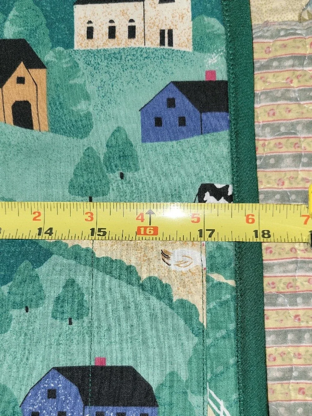 1992 Fabric Traditions Country Farm Placemats Set of 2 Quilted Pocket Cottage